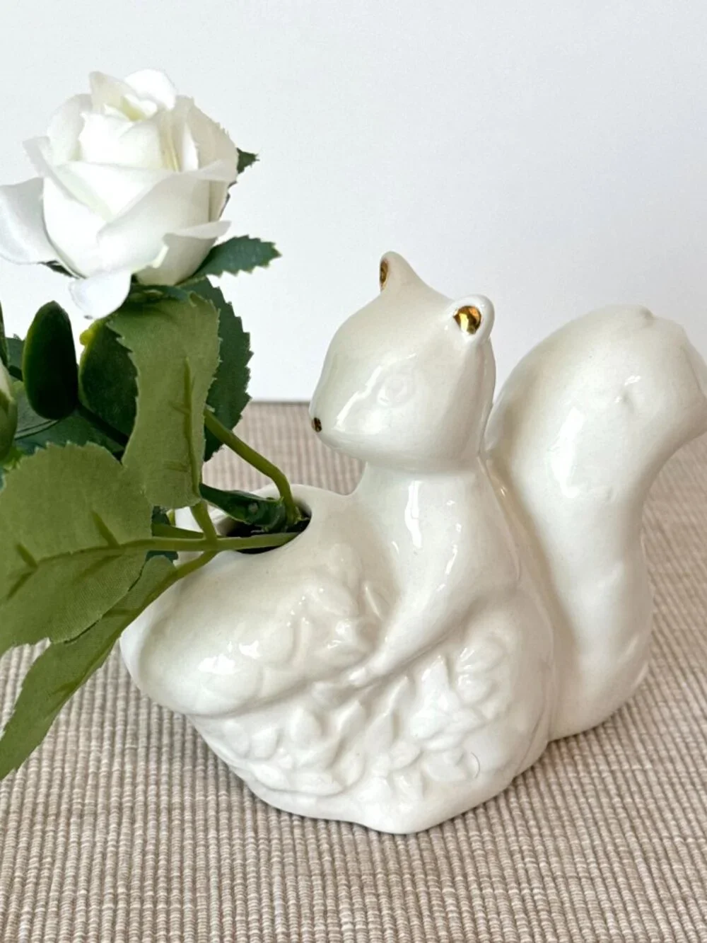 NEW Anthropologie Winter White Creature Bud Vase SQUIRREL Figurine - Picture 4 of 8